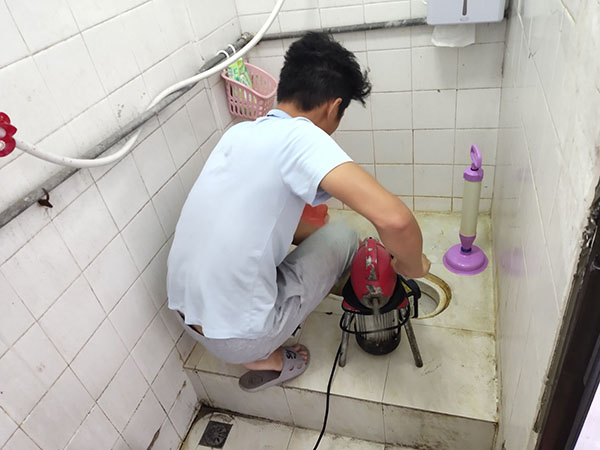 新昌肥皂掉到马桶里把马桶堵住了怎么办？马桶堵住了怎么办